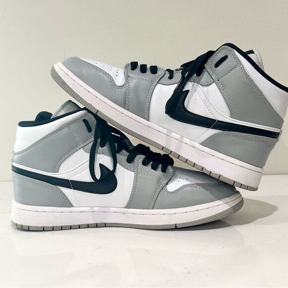 Nike Air Jordan 1 Mid Light Smoke Gray 2020 [554724-092] size 7 - Picture 10 of 12